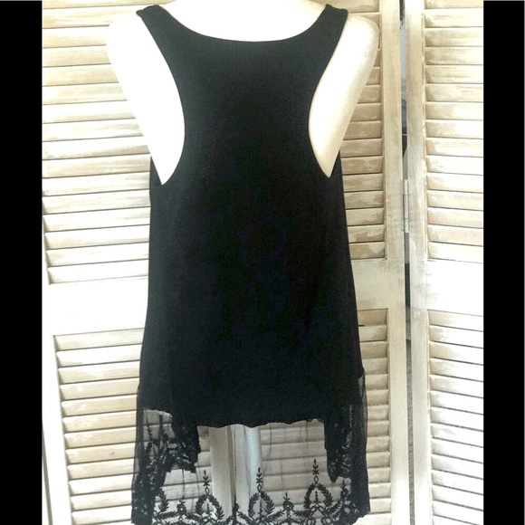 ✴️LAST ONE✴️ XL LACE HEMMED TANK TOP IN BLACK - Picture 2 of 6